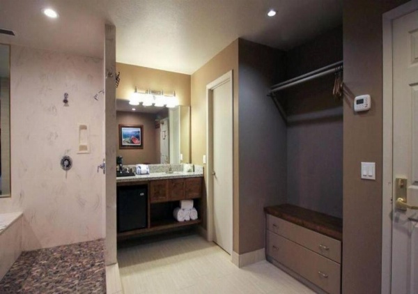 Postmarc Hotel and Spa Suites image 18