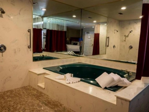 Postmarc Hotel and Spa Suites image 21